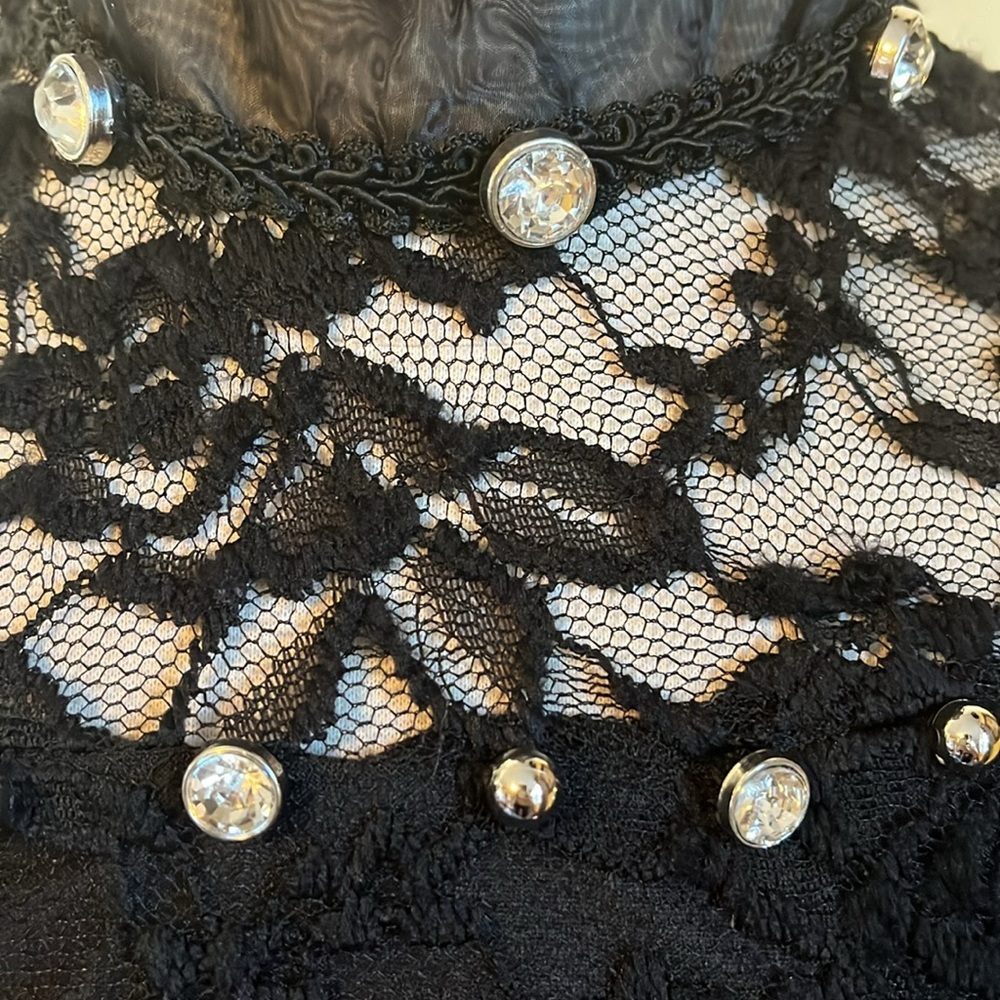 Kiuyafashion Black Lace Top w/Sheer Stand up collar & Rhinestone Details Size M - Picture 10 of 17